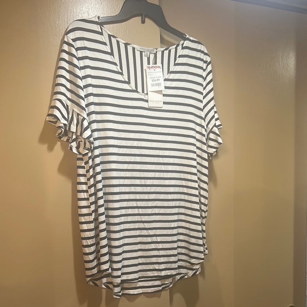 Green Envelope Black and White Sailor Collar Boxy Tee